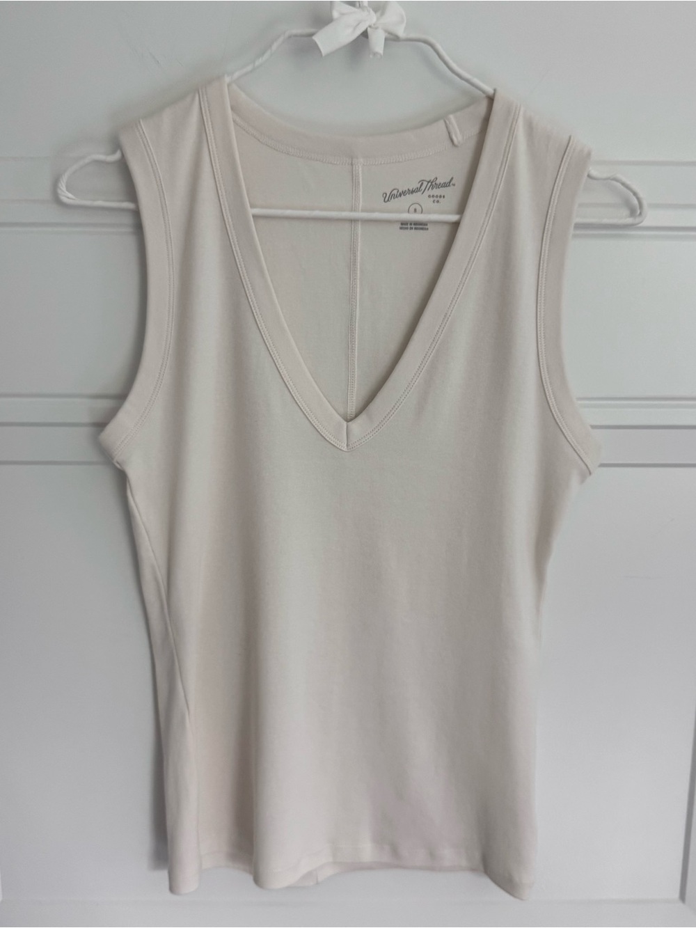 Universal Thread Cream V-Neck Sleeveless Tank Top, S